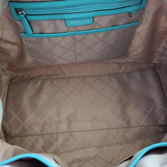 Authentic Michael Kors Weekender in Ocean Blue with matching Passport Wallet - Picture 5 of 10